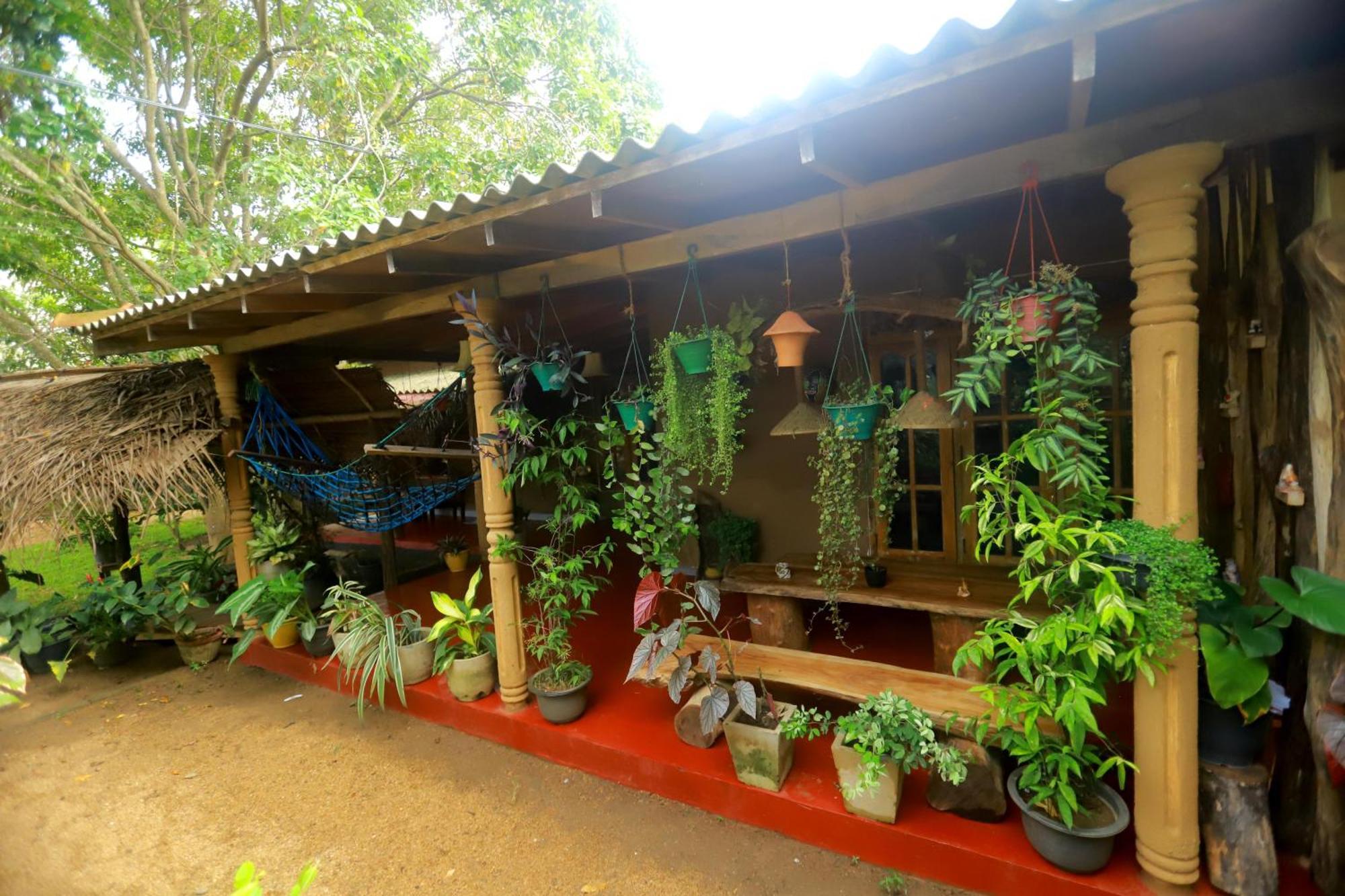Dinna Nature Hostel Sigiriya Bagian luar foto