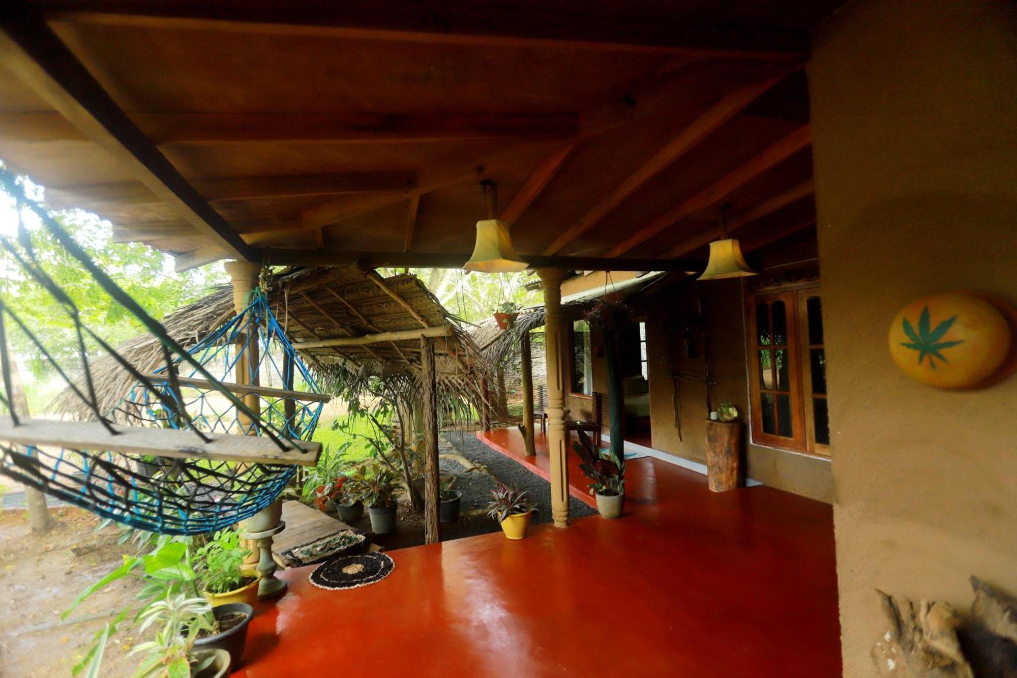Dinna Nature Hostel Sigiriya Bagian luar foto